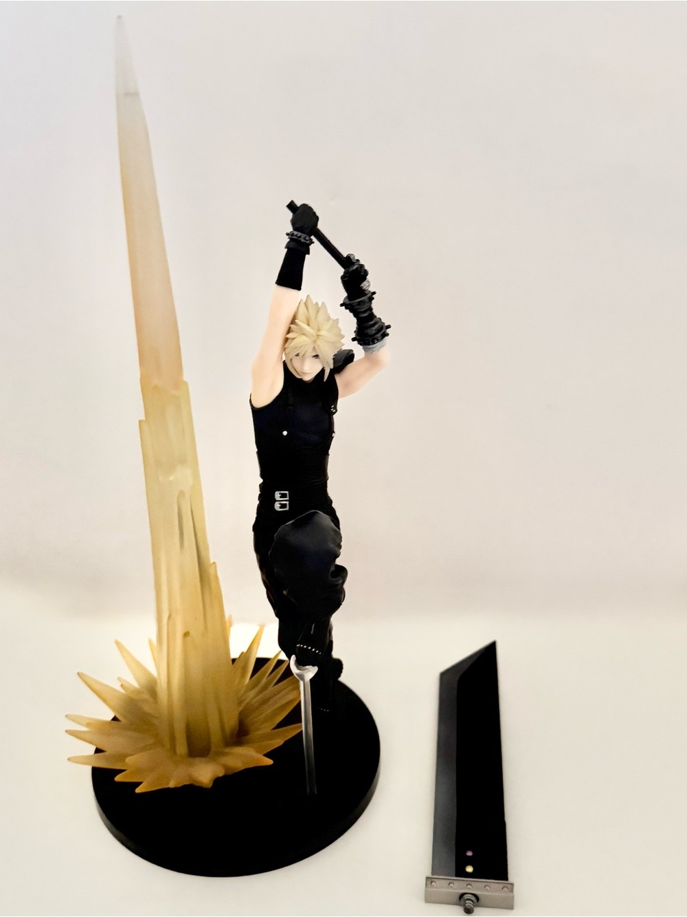 FF 7 Rebirth Square Enix Anniversary Kuji A Award Cloud Strife Figure (DAMAGED)